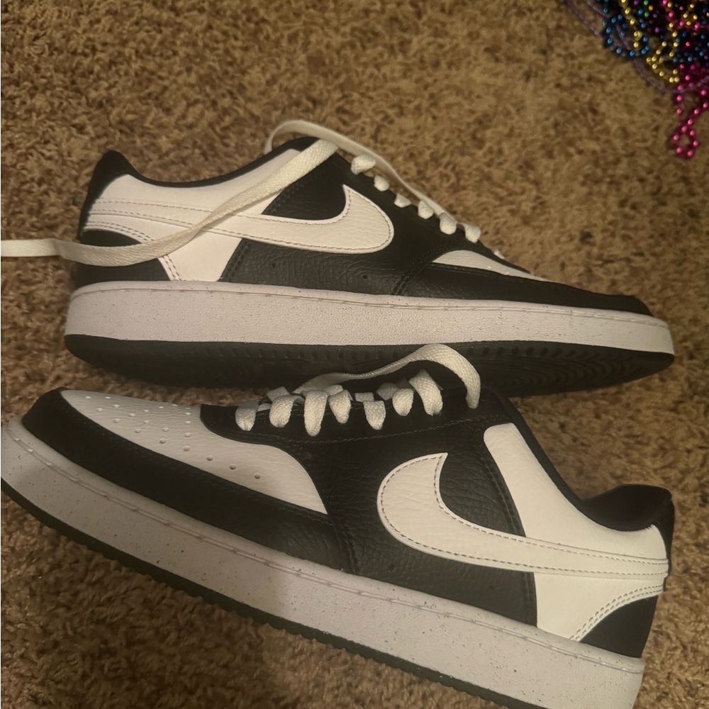Nike Black and White Womens Sneakers